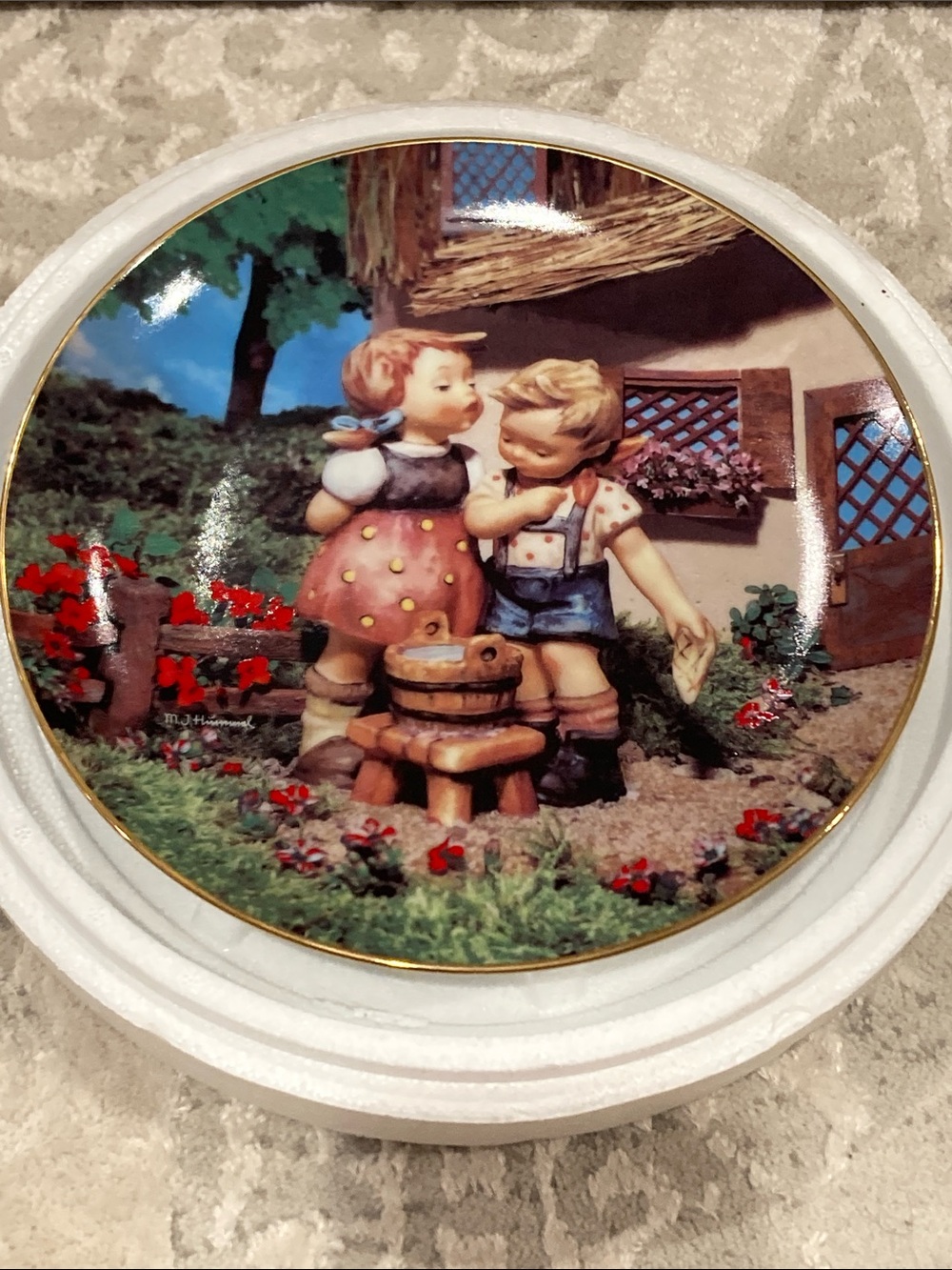 Hummel White Porcelain 'Squeaky Clean' Collectible Plate 1992